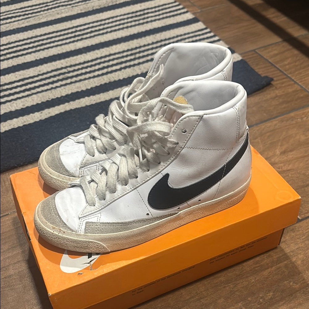 Nike White and Black High-Tops
